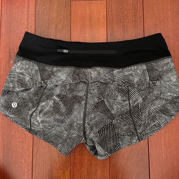 Lulu pattern shorts size 4 regular - Picture 3 of 3